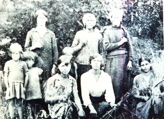 Сям'я Варановічаў, забітая паліцыянтам на чале з Серафіновічам у час акцыі ў вёсцы Крынічнае 16/17 студзеня 1942 года Сям'я Варановічаў, забітая паліцыянтам на чале з Серафіновічам у час акцыі ў вёсцы Крынічнае 16/17 студзеня 1942 года