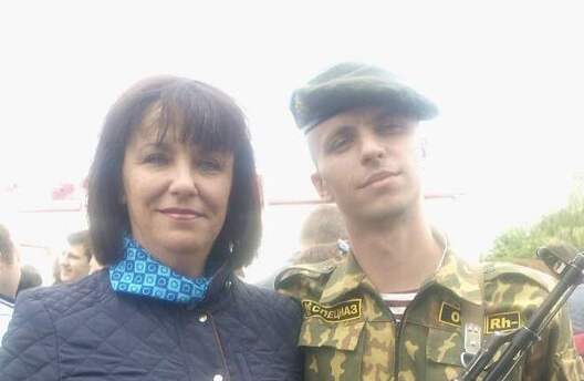 Алена Бандарэнка з сынам. Раман служыў у спецназе Алена Бандарэнка з сынам. Раман служыў у спецназе