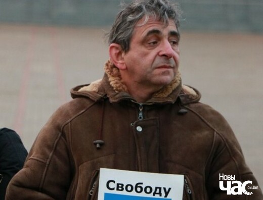 Леанід Кулакоў падчас акцыі ў падтрымку палітвязняў 26 лютага 2019 года. Фота Арцёма Лявы Леанід Кулакоў падчас акцыі ў падтрымку палітвязняў 26 лютага 2019 года. Фота Арцёма Лявы