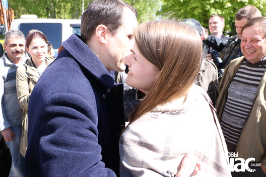 4/23 img_1544_logo.jpg