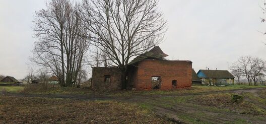 Рэшткі млына ў вёсцы Вошкаўцы (цяпер Ураджайная). Фота: Ірына Кузьміч Рэшткі млына ў вёсцы Вошкаўцы (цяпер Ураджайная). Фота: Ірына Кузьміч