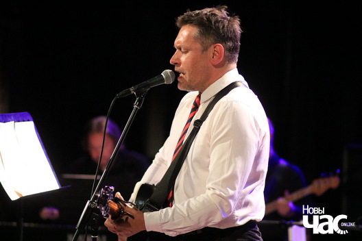 24/27 img_1923_logo.jpg