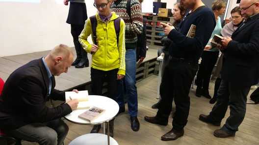 2/8 img_20171128_200219484__1__logo.jpg