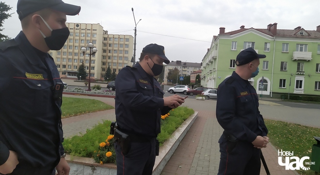 «Маразм? – Яшчэ які!» Падчас акцый у Мінску случчанам забараняюць збірацца больш, чым па адным «Маразм? – Яшчэ які!» Падчас акцый у Мінску случчанам забараняюць збірацца больш, чым па адным