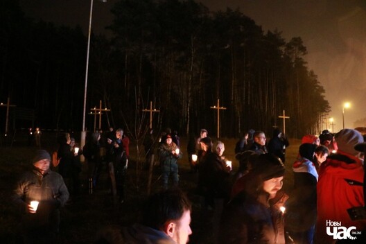 Ноч расстраляных паэтаў у Курапатах. Фота Арцёма Лявы Ноч расстраляных паэтаў у Курапатах. Фота Арцёма Лявы