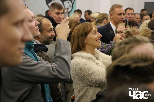 23/23 img_3185_logo.jpg