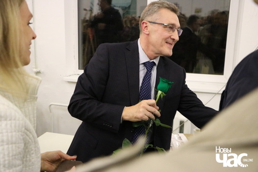 20/23 img_3217_logo.jpg