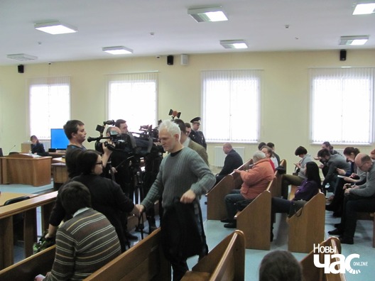 Былы палітвязень, праваабаронца Алесь Бяляцкі быў на працэсе ўвесь дзень Былы палітвязень, праваабаронца Алесь Бяляцкі быў на працэсе ўвесь дзень