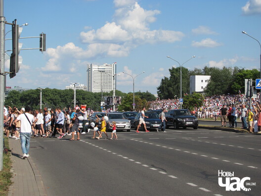 2/5 img_4831_logo.jpg