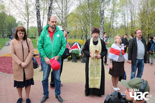 4/13 img_4981_1280x853_logo.jpg