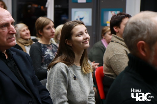 3/8 img_8156_logo.jpg