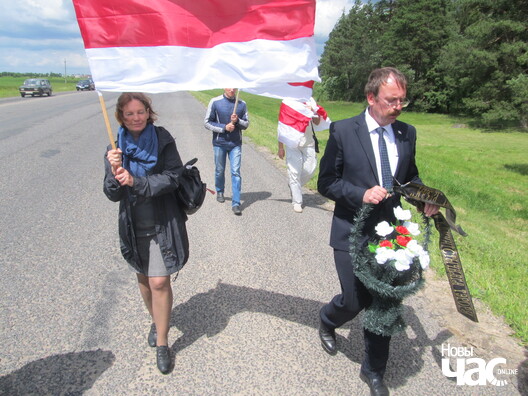 1/10 img_8704_logo.jpg