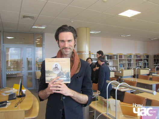 Джэймс Дамейка ў аддзеле рэдкай кнігі Нацыянальнай бібліятэкі Беларусі Джэймс Дамейка ў аддзеле рэдкай кнігі Нацыянальнай бібліятэкі Беларусі