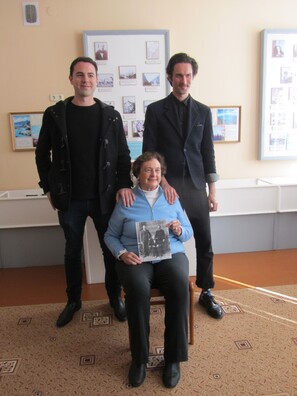 img_9062_foto_s_vnukami_v_szkolnom_muzee_h._mir_logo.jpg img_9062_foto_s_vnukami_v_szkolnom_muzee_h._mir_logo.jpg