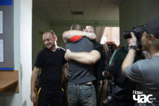 Зміцер урэшце змог абняць сына Яна Зміцер урэшце змог абняць сына Яна