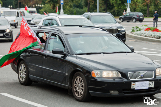 Аўто без нумароў на Плошчы Перамогі 20 жніўня 2020 года Аўто без нумароў на Плошчы Перамогі 20 жніўня 2020 года