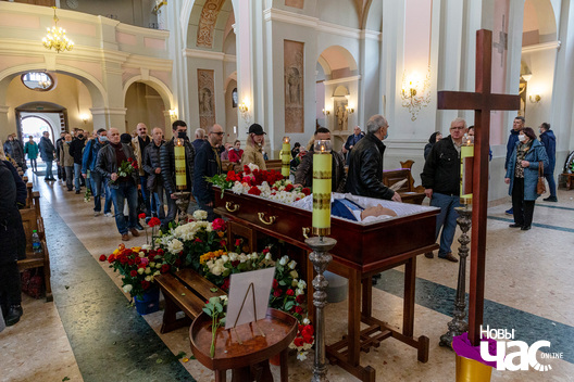 1/15 imgl7670_logo.jpg