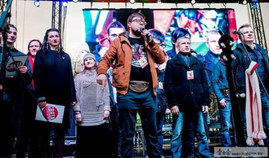 Янукевіч на сцэне падчас святкавання Дня Волі ля Опернага Янукевіч на сцэне падчас святкавання Дня Волі ля Опернага