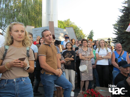 4/4 k_20.8.20_4_logo.jpg