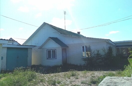 Будынак сінагогі ў Калінкавічах. Фота з кнігі «Синагоги Беларуси. Каталог существующих зданий». Будынак сінагогі ў Калінкавічах. Фота з кнігі «Синагоги Беларуси. Каталог существующих зданий».