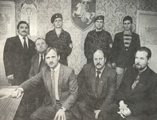 Кіраўніцтва БЗВ. Стаіць злева Анатоль Гурыновіч, справа Сяргей Чыслаў, сядзяць злева направа Лявон Дзейка (памёр 15.02.21), Мікола Статкевіч, Алесь Станкевіч, Мікола Бірукоў (памёр у красавіку 2011г.). Хлопцы ў форме ДРАБ (дружына рэгіянальнай аховы і бяспекі) прозвішчы не вядомыя. 1995 г.Фота з фб Леаніда Дзейкі Кіраўніцтва БЗВ. Стаіць злева Анатоль Гурыновіч, справа Сяргей Чыслаў, сядзяць злева направа Лявон Дзейка (памёр 15.02.21), Мікола Статкевіч, Алесь Станкевіч, Мікола Бірукоў (памёр у красавіку 2011г.). Хлопцы ў форме ДРАБ (дружына рэгіянальнай аховы і бяспекі) прозвішчы не вядомыя. 1995 г.Фота з фб Леаніда Дзейкі