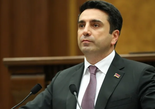 Ален Сіманян. Фота з сайта парламента Арменіі