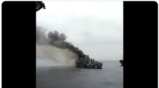 Фота: Падпалены крэйсер "Масква" (twitter.com/Osinttechnical) Фота: Падпалены крэйсер "Масква" (twitter.com/Osinttechnical)