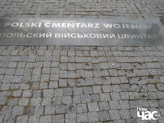 12/14 kurapaty_vystava_kieu_vandrouki_19_logo.jpg