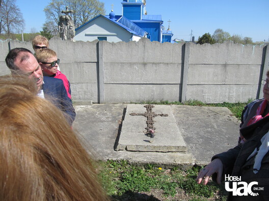 Каля радавога склепу Пашкевічаў быў пахаваны Раман Траўгут Каля радавога склепу Пашкевічаў быў пахаваны Раман Траўгут