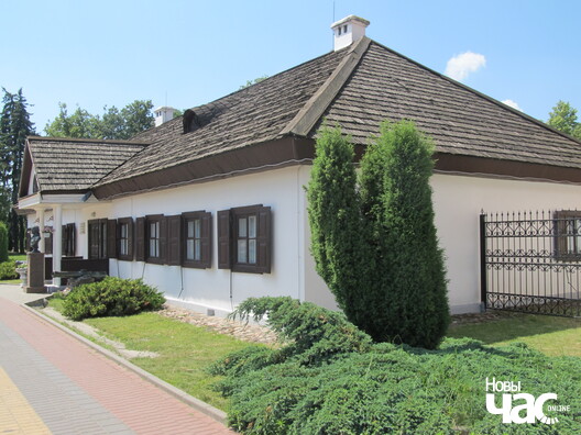 У гэтай сядзібе Антаніна Касцюшка-Траўгутава-Міцкевічава зрабіла мемарыяльны пакой Рамуальда Траўгута У гэтай сядзібе Антаніна Касцюшка-Траўгутава-Міцкевічава зрабіла мемарыяльны пакой Рамуальда Траўгута 