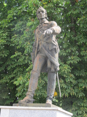 У горадзе шмат помнікаў расійскаму генералісімусу, аднак ніводнага  — Рамуальду Траўгуту і яго паплечнікам  У горадзе шмат помнікаў расійскаму генералісімусу, аднак ніводнага  — Рамуальду Траўгуту і яго паплечнікам 