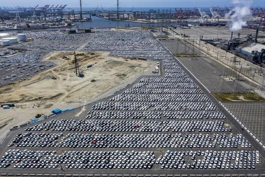 Стаянка невыкарыстаных аўтамабіляў, Лос-Анджэлес, фота tut.by Стаянка невыкарыстаных аўтамабіляў, Лос-Анджэлес, фота tut.by