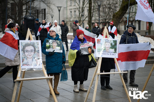Акцыя салідарнасці з беларускімі палітвязнямі ў Вільні. Фота: Яўген Ерчак Акцыя салідарнасці з беларускімі палітвязнямі ў Вільні. Фота: Яўген Ерчак