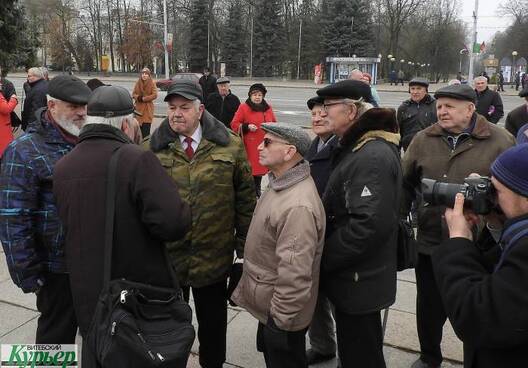 Слоўная барацьба «чырвоных супраць чырвоных». Фота Святланы Васільевай Слоўная барацьба «чырвоных супраць чырвоных». Фота Святланы Васільевай