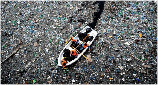 lodka_v_vodoeme_s_musorom.jpg lodka_v_vodoeme_s_musorom.jpg