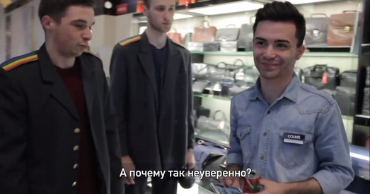 «Беларускі свабодны тэатр» правёў флэшмоб з «міліцыянерамі» ў ЛГБТ-пагонах