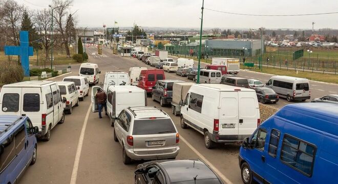 Чаму люксавыя аўто ішлі праз Польшчу? «Міністр быў у шоку». Чаму паток люксавых аўто ішоў праз Польшчу і як іх будуць увозіць цяпер