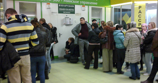 Курс долара ЗША зноў дасягнуў 2 рублёў