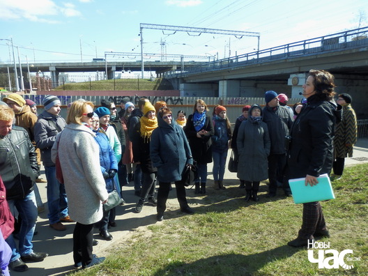 У рамане пад Заходнім мостам адбываюцца шматлікія падзеі. У рамане пад Заходнім мостам адбываюцца шматлікія падзеі.