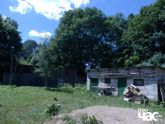 Гаспадарчыя пабудовы мясцовых жыхароў на заднім двары сядзібы Гаспадарчыя пабудовы мясцовых жыхароў на заднім двары сядзібы