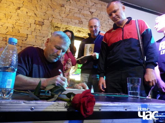 7/7 p9270711_logo.jpg