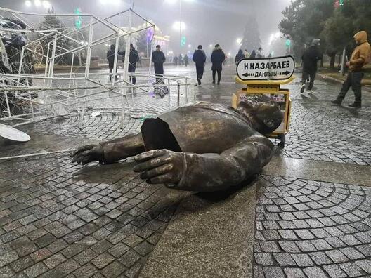 pamyatnik_nazarbaevu_2.jpg pamyatnik_nazarbaevu_2.jpg