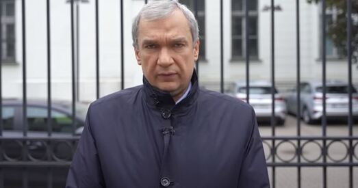 Чаму палітвязні да гэтага часу за кратамі?