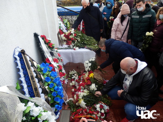 9/10 pb202999_logo.jpg