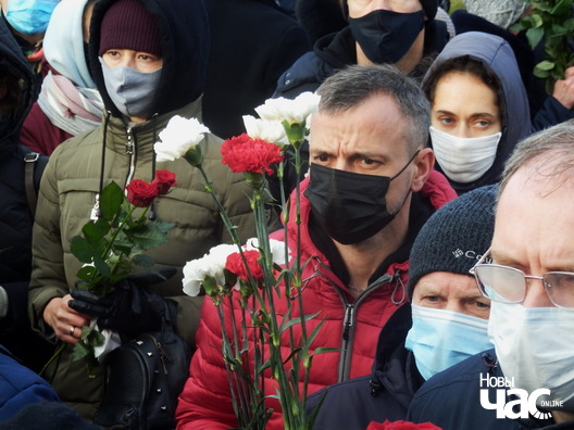 7/12 pb203043_logo.jpg