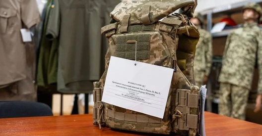 Першая жаночая бронекамізэлька ўкраінскай вытворчасці. Фота: mil.gov.ua Першая жаночая бронекамізэлька ўкраінскай вытворчасці. Фота: mil.gov.ua