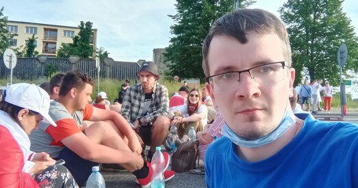 Бабруец, які ўсталяваў помнік Алесю Адамовічу, з’ехаў у Польшчу і дапамагае стварыць Музей вольнай Беларусі