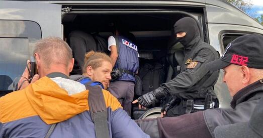 Хай будзе толькі суддзя. У балаклаве