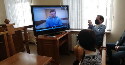 Праграмісту з «Пірса», якога затрымалі за бел-чырвона-белы сцяг на тэрасе, далі 15 сутак