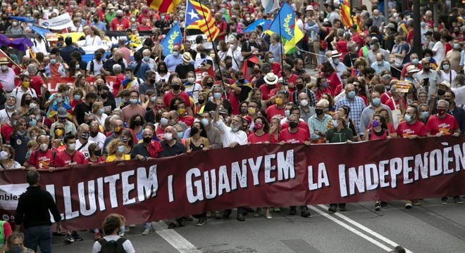 У Каталоніі прайшлі шматтысячныя выступы за незалежнасць ад Іспаніі У Каталоніі прайшлі шматтысячныя выступы за незалежнасць ад Іспаніі